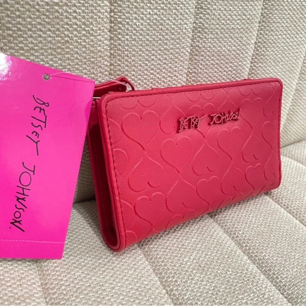 NEW Betsey Johnson Bifold Wallet Women Embossed Heart‎ Snap Zipper Closure